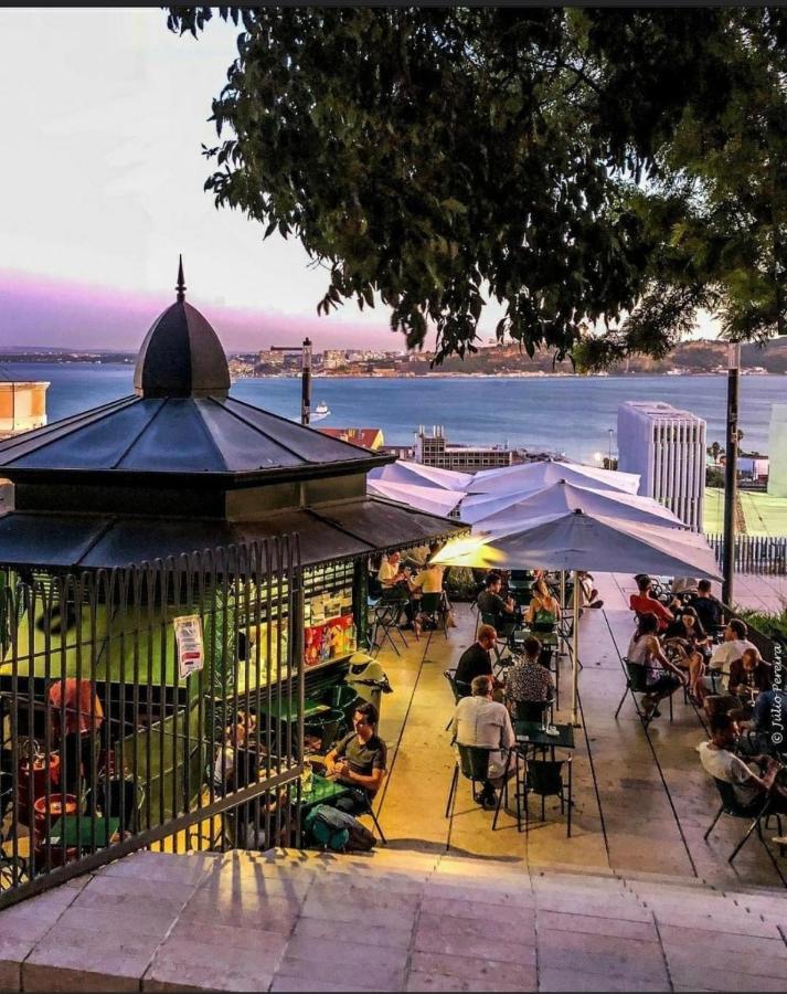 Tejo House River Lisbon Алмада Екстер'єр фото